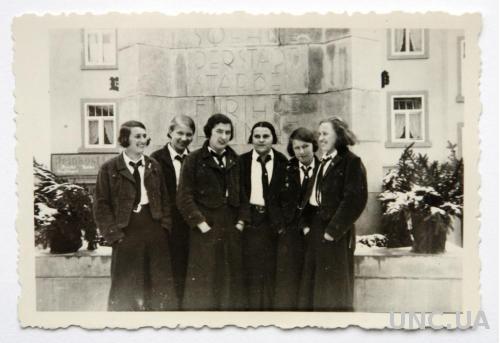 Старое фото Модные студентки 1935 г Германия