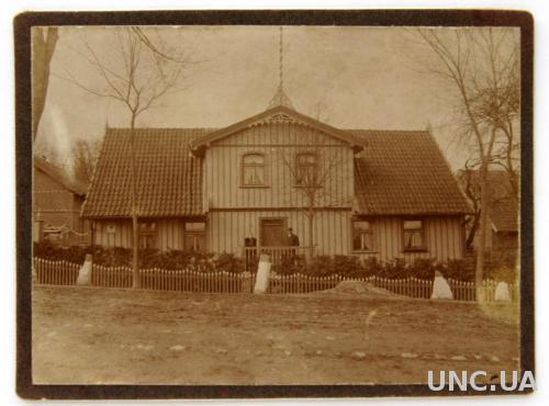 Старое фото У входа в дом к XIX- н ХХ вв. Germany