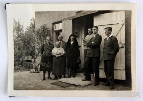 Старое фото Возле дома 1920-е годы. Германия