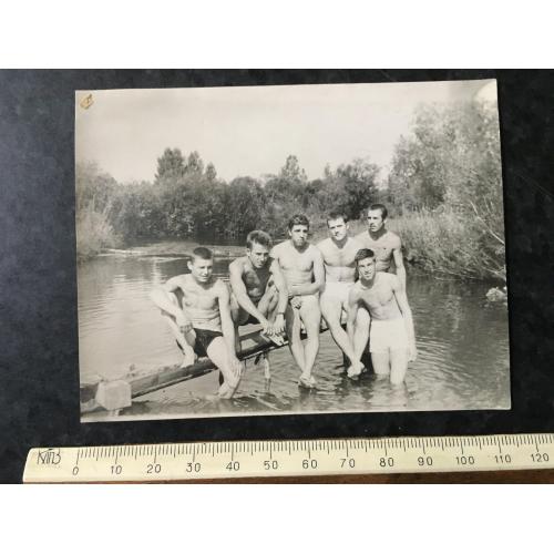 Фотографія голий торс купальники
