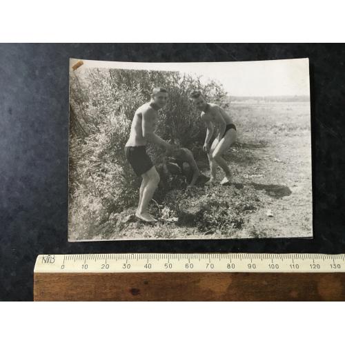 Фотографія голий торс купальники