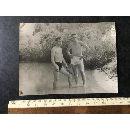 Фотографія голий торс купальники