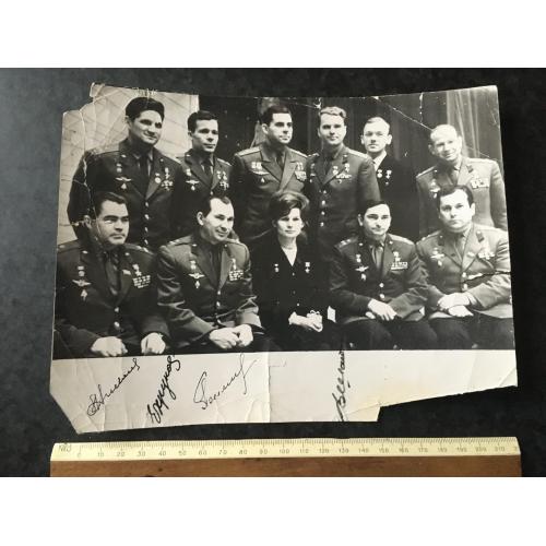 Фотографія велика військові Зіркове містечко Космонавти автографи