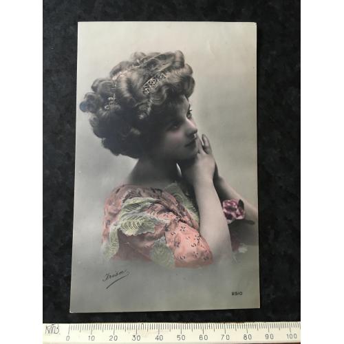 Листівка Жінки і мода