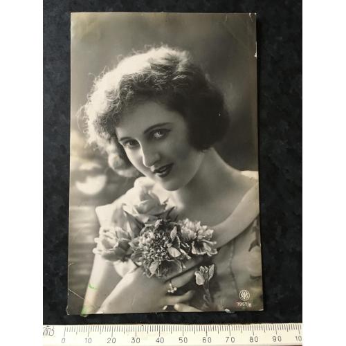 Листівка Жінки і мода