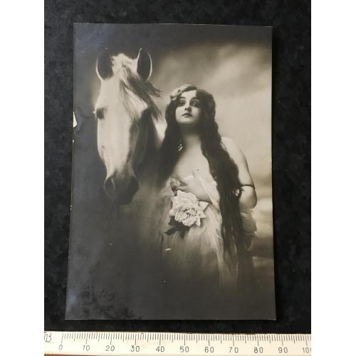 Листівка Жінки і мода