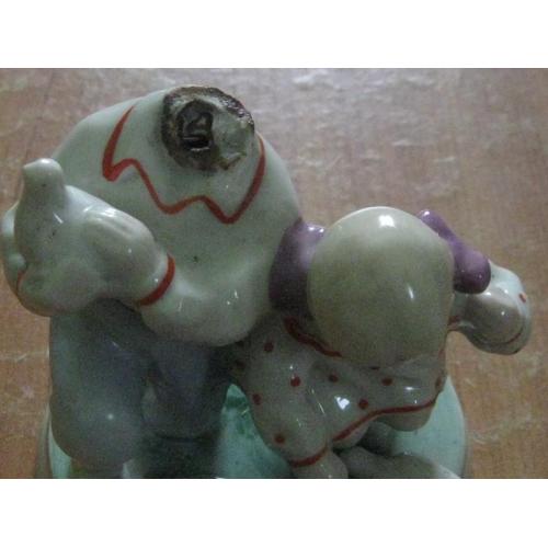 Фарфорова статуетка на реставрацію