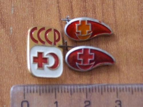 Знак общества красного креста и полумесяца.Значок донора Капля крови-2 шт.СССР