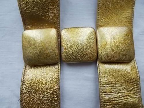 Декор натуральная кожа цвет золото с пуговицами 2 штуки