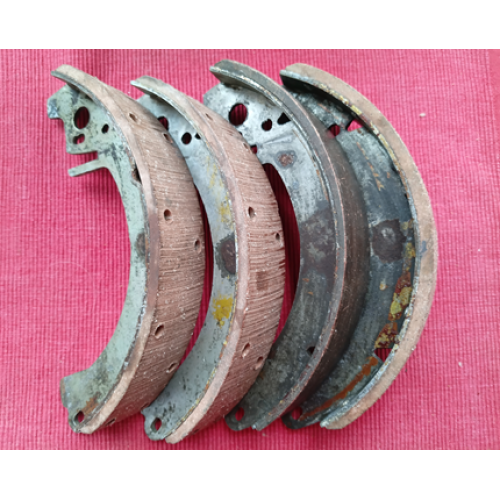 новые тормозные колодки мотоцикл,   лампочка 6V,    из ссср,