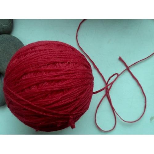 Пряжа нитки красивый красный цвет, 100% MERINO WOOL Шерсть,  Вес 90 гр