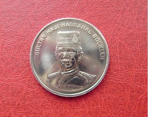 Бруней 1 доллар 1994 UNC. 10 лет независимости. тир 3000 экз. Редкая