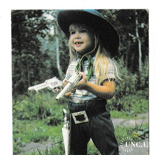Календарик 1991 Ребёнок, девочка с пистолетами

