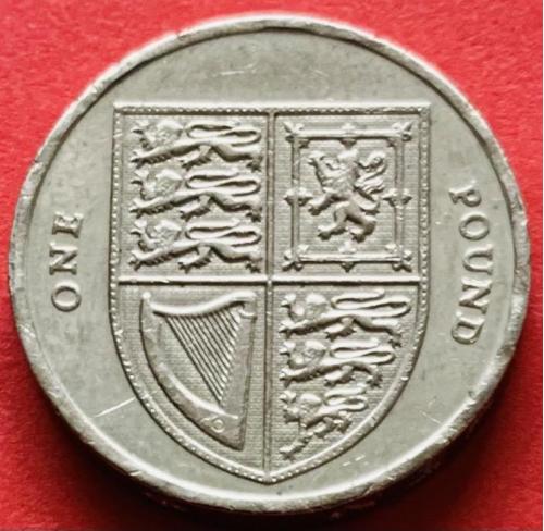 (Ах2) Великобритания 1 фунт 2015 -Королевский щит- Редкий