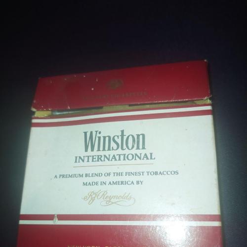 Пачка от сигарет "Винстон Лакшери" winston international luxury красные