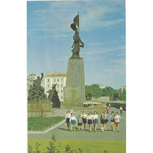 Открытка  Владивосток. Памятник героям гражданской войны  (чистая)