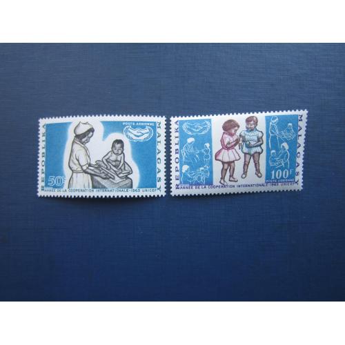 2 марки полная серия Мадагаскар 1965 материнство детство медицина MNH КЦ 1.8 $