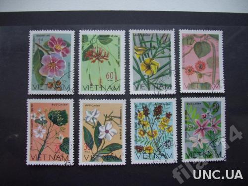 8 марок Вьетнам 1977 цветы с зубцами
