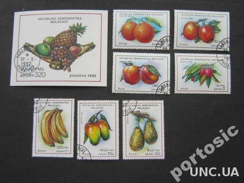 блок+7 марок Мадагаскар 1992 фрукты