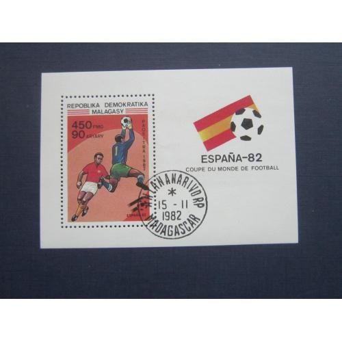 Блок марка Мадагаскар 1982 спорт футбол чемпионат Мира гаш КЦ 2.75 $