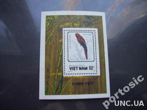 блок Вьетнам 1988 попугай н/гаш
