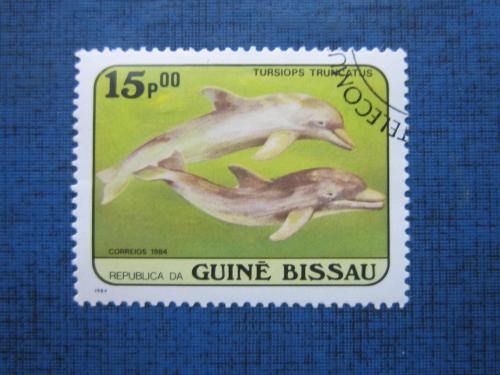 Марка Гвинея-Бисау 1984 фауна дельфины гаш