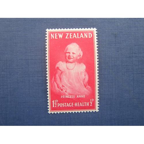Марка Новая Зеландия 1952 дети детство девочка здоровье 1 + 0.5 пенни MNH