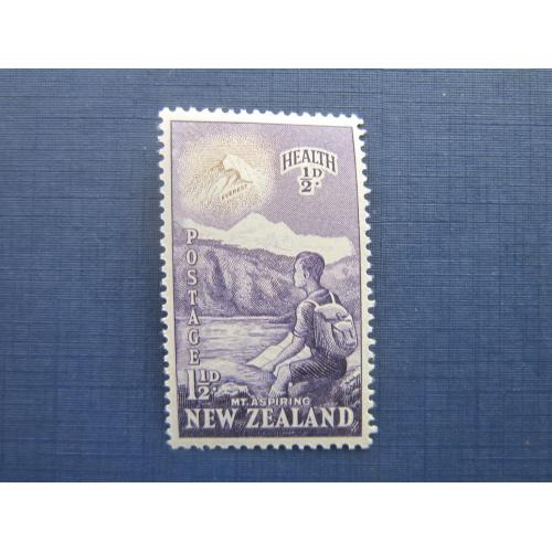 Марка Новая Зеландия 1954 дети детство спорт туризм здоровье 1 + 0.5 пенни MNH