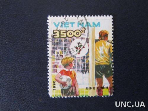 марка Вьетнам 1990 футбол из блока
