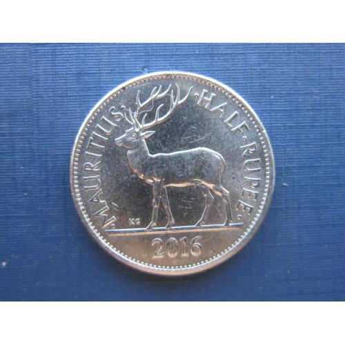 Монета 1/2 рупии Маврикий 2016 фауна олень