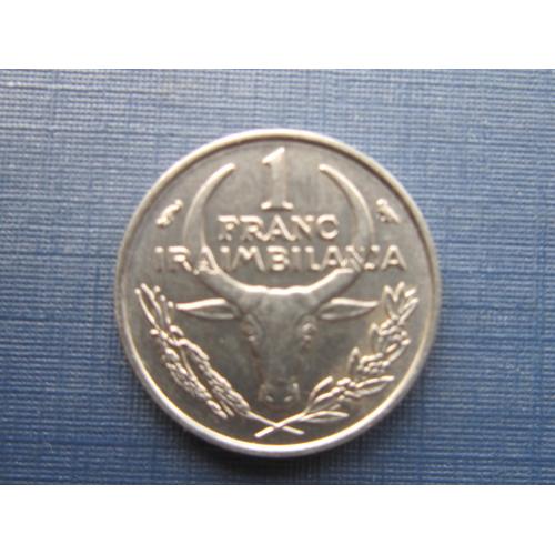 Монета 1 франк Мадагаскар 1965 фауна корова бык