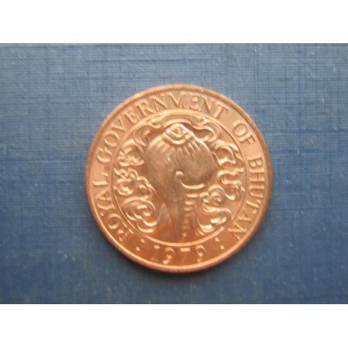 Монета 10 четрум Бутан 1979 фауна моллюск раковина