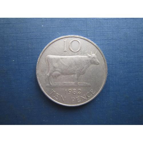Монета 10 пенсів Гернсі Великобританія 1982 фауна корова