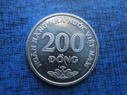 Монета 200 донг Вьетнам 2003