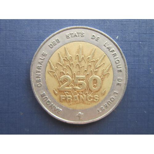 Монета 250 франков КФА Западная Африка 1992 фауна рыба