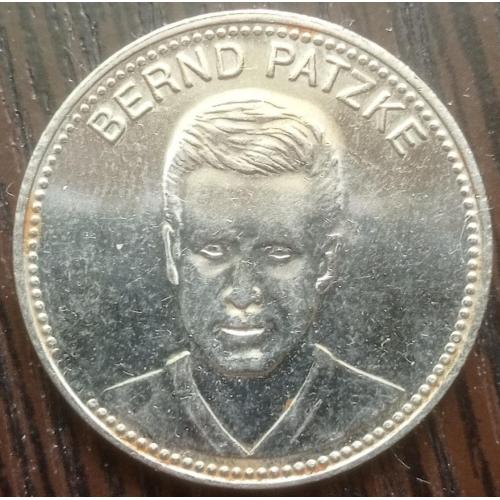 Монетовидный жетон Шелл спорт футбол Бернд Патцке защитник Германия ЧМ Мексика 1970 d=30 мм