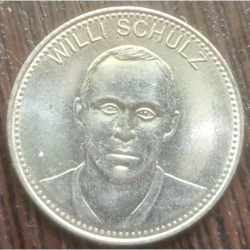 Монетовидный жетон Шелл спорт футбол Вилли Шульц защитник Германия ЧМ Мексика 1970 d=30 мм