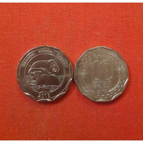 Шри-Ланка 10 рупий 2013г. Kegalle,Два слона купаются в приюте для слонов Пиннавала,редкие