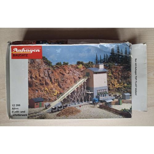 Старая щебнедробилка для железной дороги Auhagen H0/TT 12266 - Old Gravel and Gravel Plant Kit