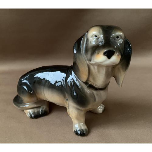 Фарфор Статуэтка Собака такса Германия Скульптурна композиція «Такса в нашийнику»  Німеччина
