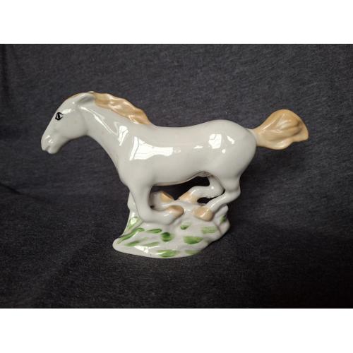 Фарфоровая статуэтка Бегущий конь Полонное Год коня Porcelain figurine Horse Polonne