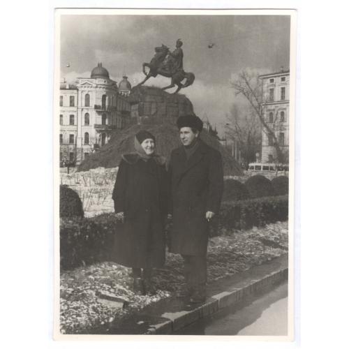 Фото  Киев Софиевская площадь Памятник Б. Хмельницкому