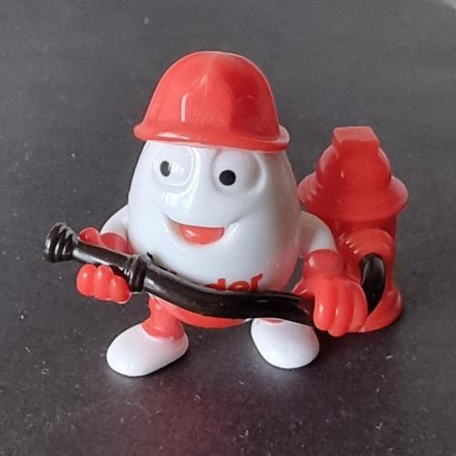 Игрушка Киндер сюрприз Пожарник Kinder Firefighter