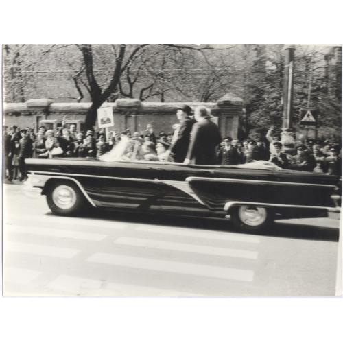 Визит Л.И. Брежнева в Киев 1973 Автомобиль ГАЗ-13 Чайка СССР Пропаганда