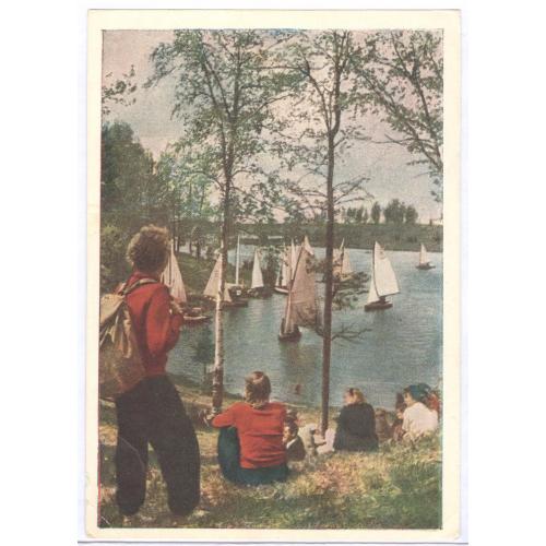 В воскресный день А. Бочинин Изогиз 1960 Туризм Яхта лодка озеро СССР Пропаганда