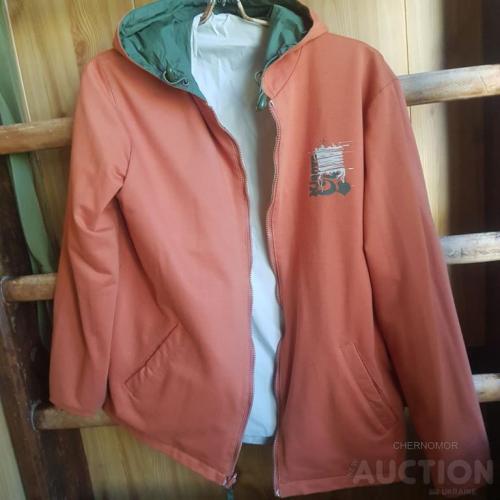 Двухсторонняя куртка-ветровка с капюшоном ( размер М)