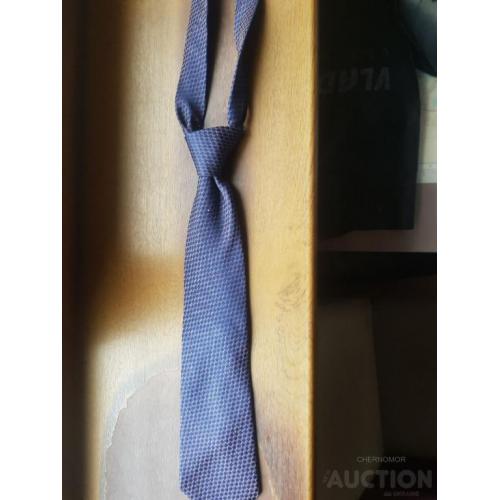 Галстук отличный фирменый.