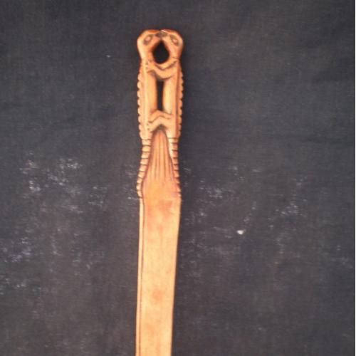 Старовинний дерев'яний ніж для розрізання сторінок 