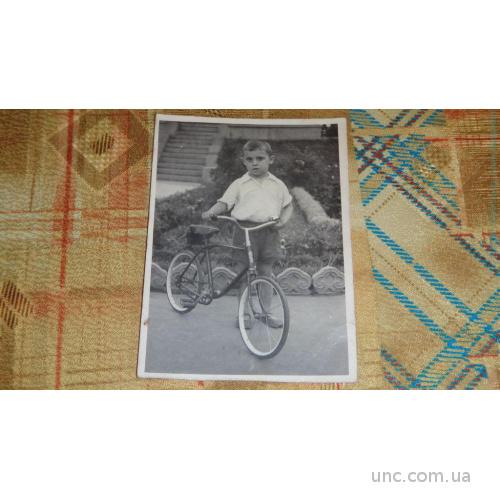 Мальчик. Малыш. Велосипед.