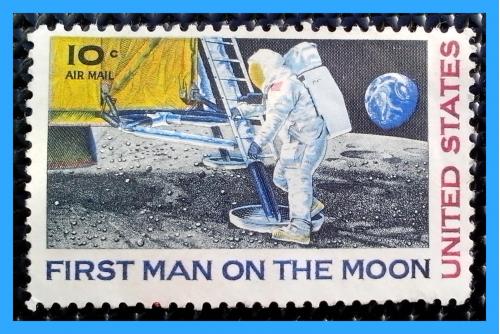 Почтовая марка авиапочты США  "First Man on the Moon"  (3).
